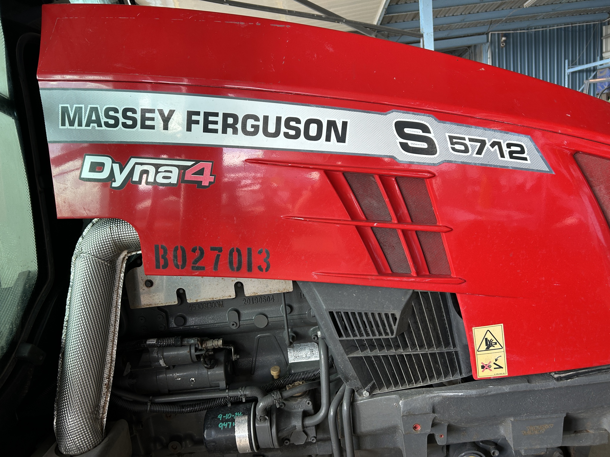2020 Massey Ferguson 5712SL Classic Image 3