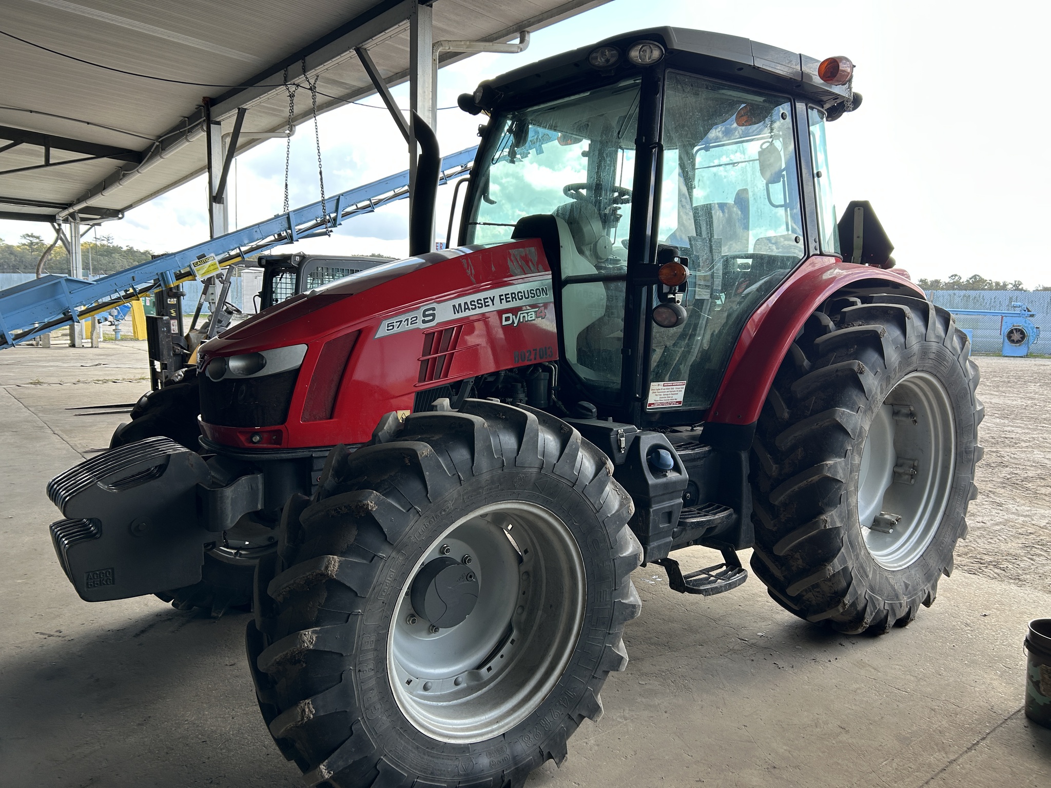 2020 Massey Ferguson 5712SL Classic Image 1