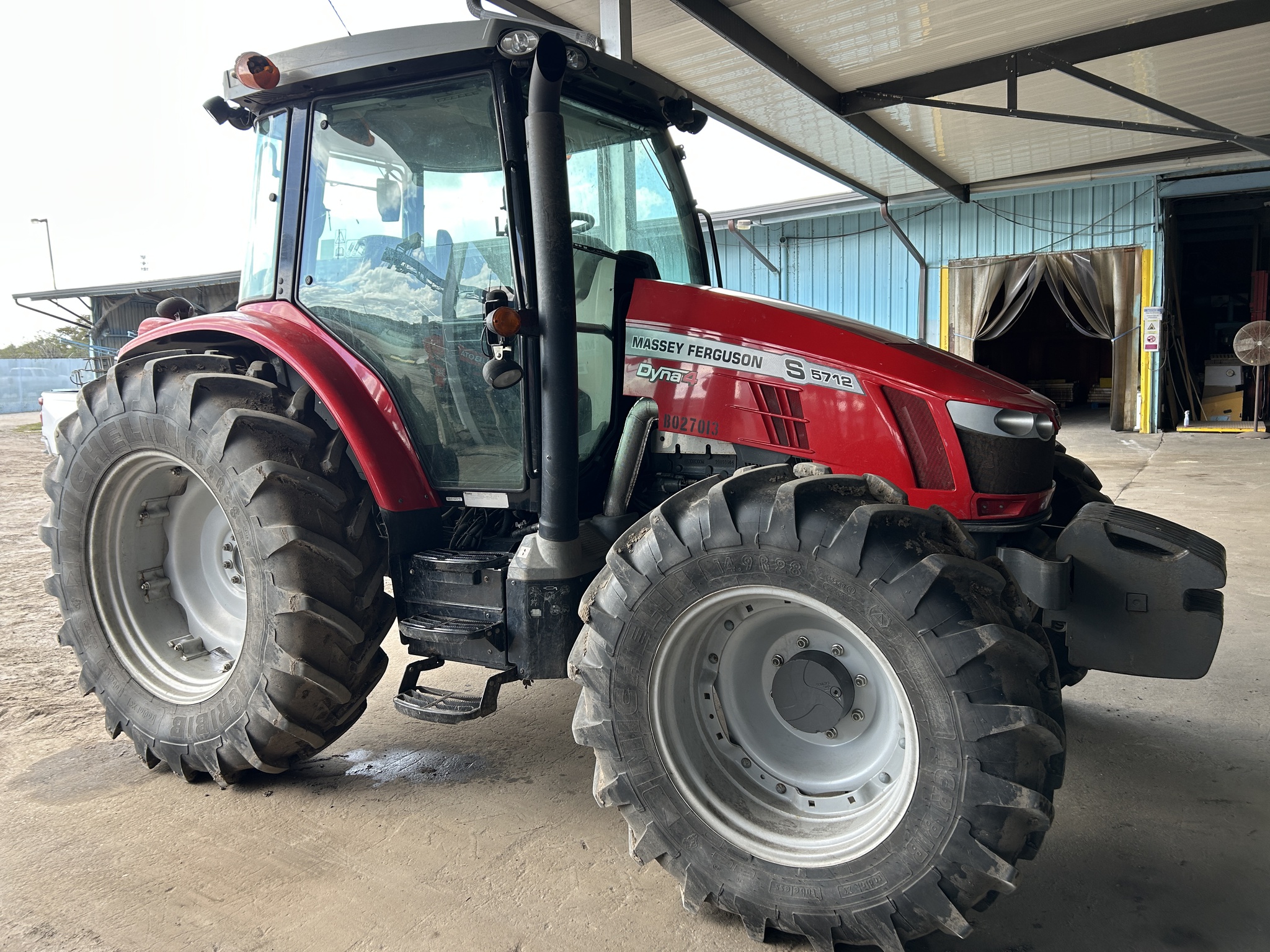 2020 Massey Ferguson 5712SL Classic Image 11