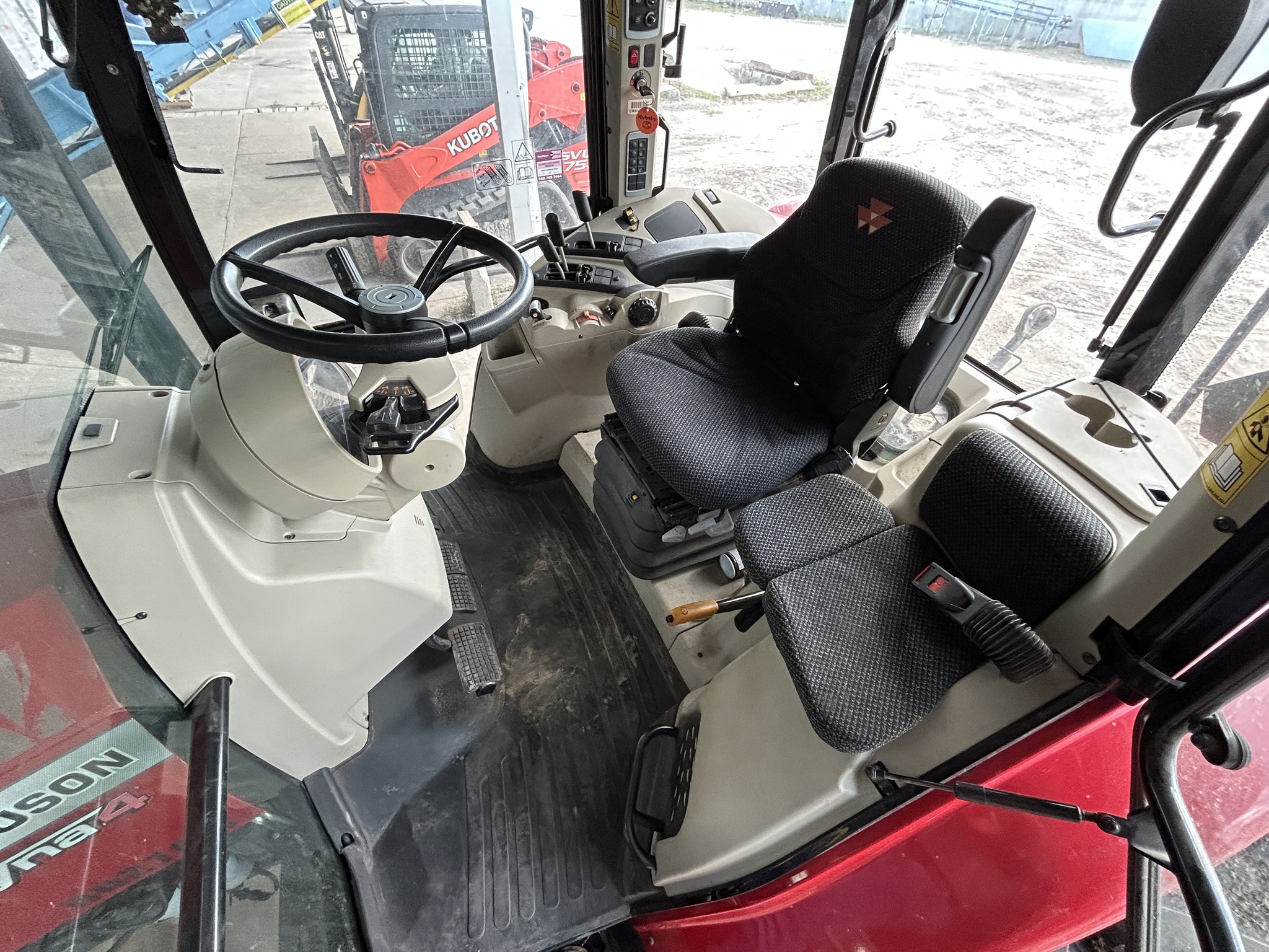 2020 Massey Ferguson 5712SL Classic Image 12