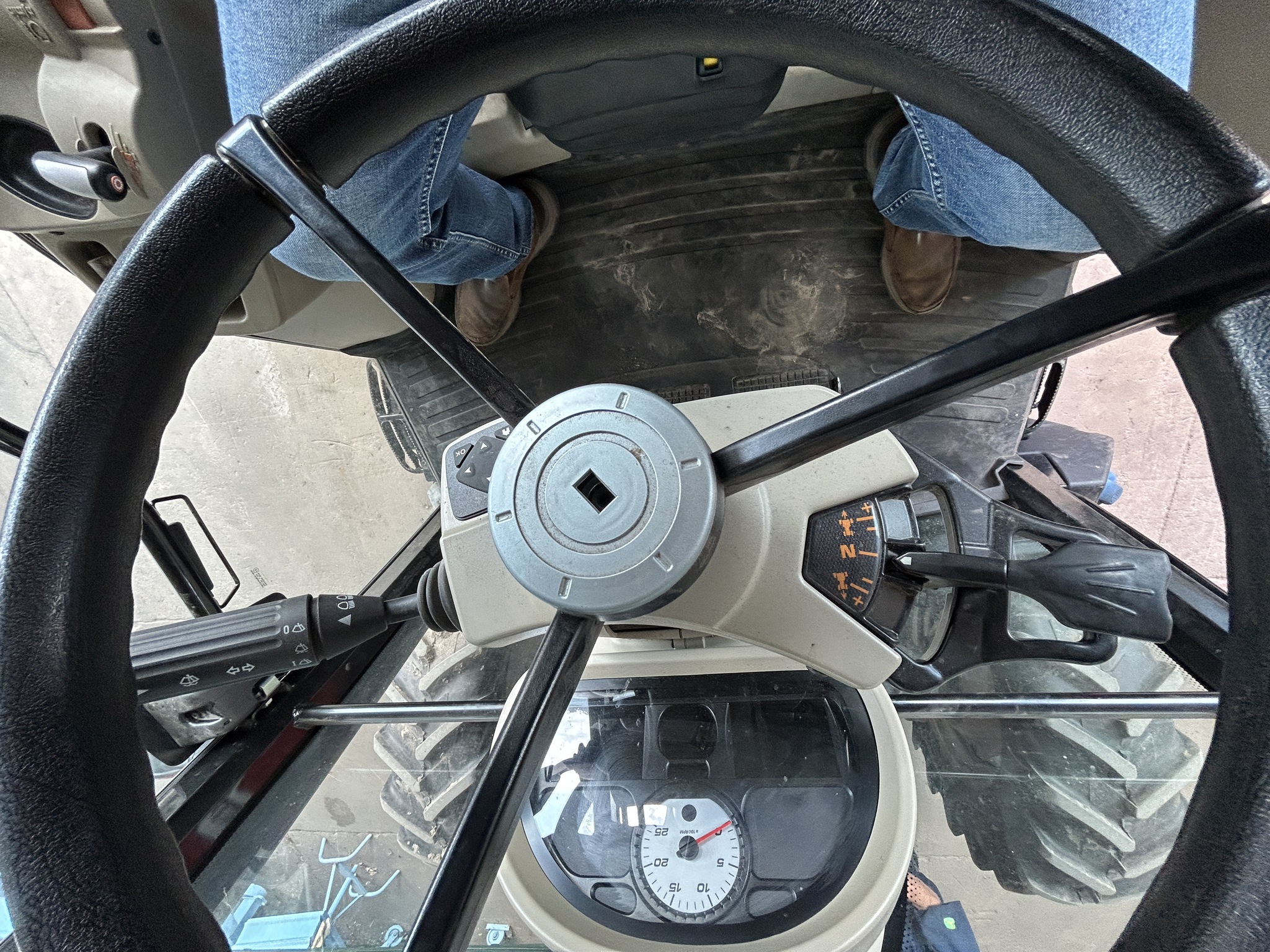 2020 Massey Ferguson 5712SL Classic Image 14