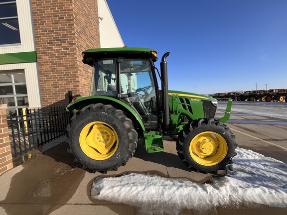 2025 John Deere 5075E - Photo5