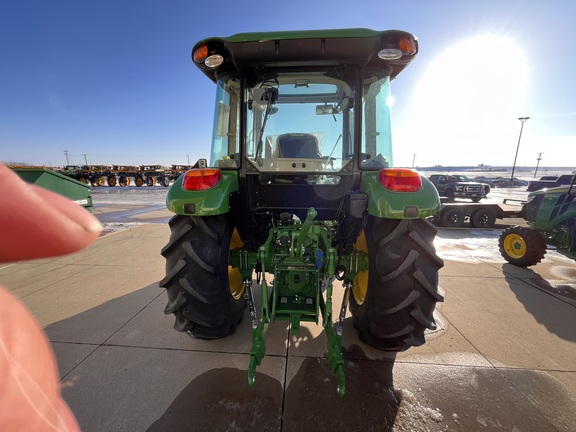 2025 John Deere 5075E - Photo7