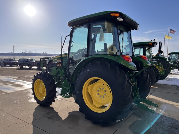 2025 John Deere 5075E - Photo8