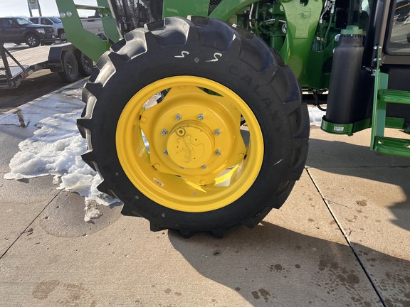2025 John Deere 5075E - Photo10