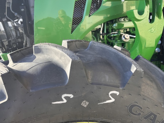 2025 John Deere 5075E - Photo12
