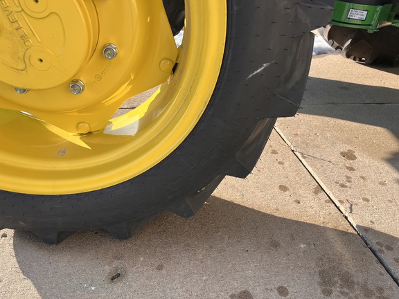 2025 John Deere 5075E - Photo11