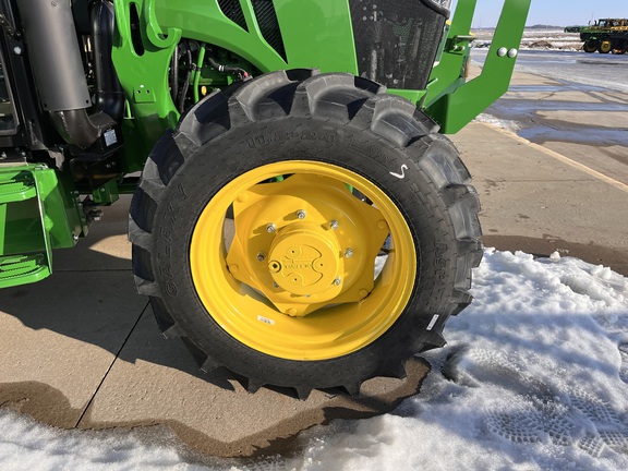 2025 John Deere 5075E - Photo13