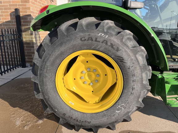 2025 John Deere 5075E - Photo16