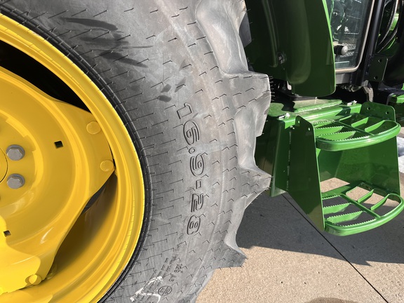 2025 John Deere 5075E - Photo17