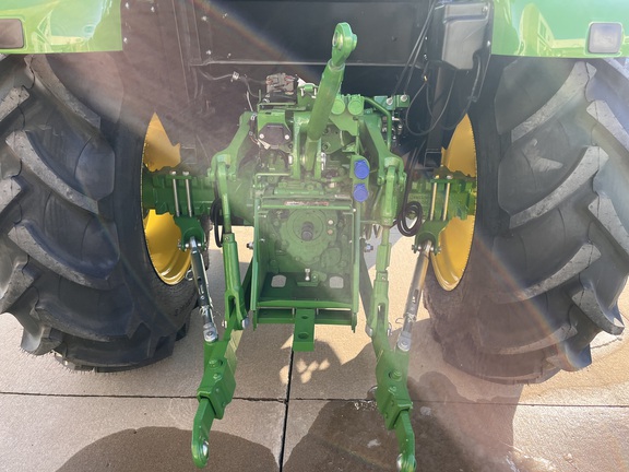2025 John Deere 5075E - Photo26