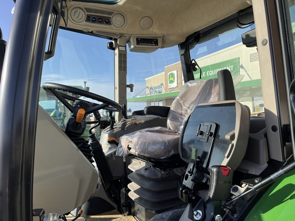 2025 John Deere 5075E - Photo32