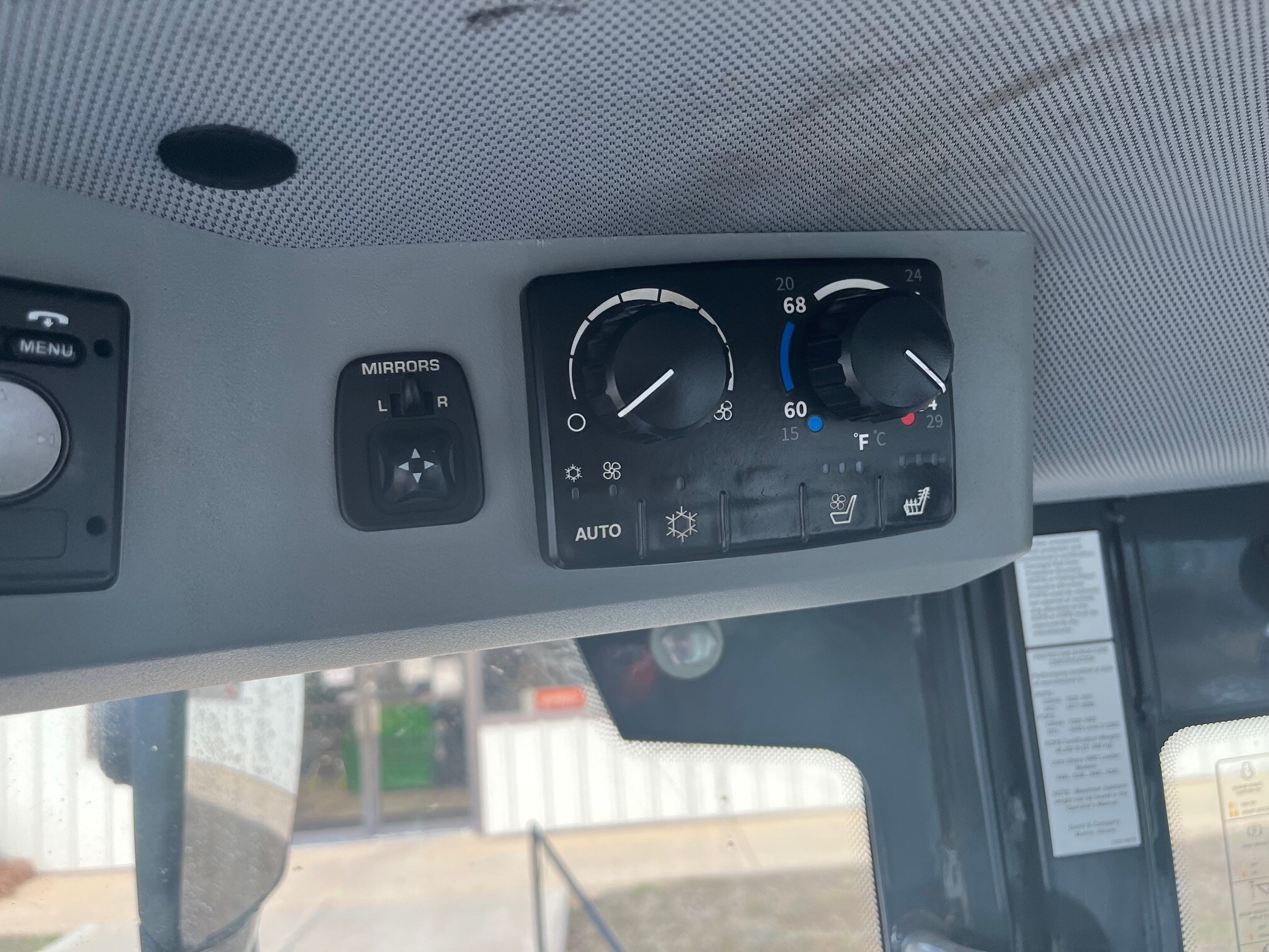 2021 John Deere 524L Image 8