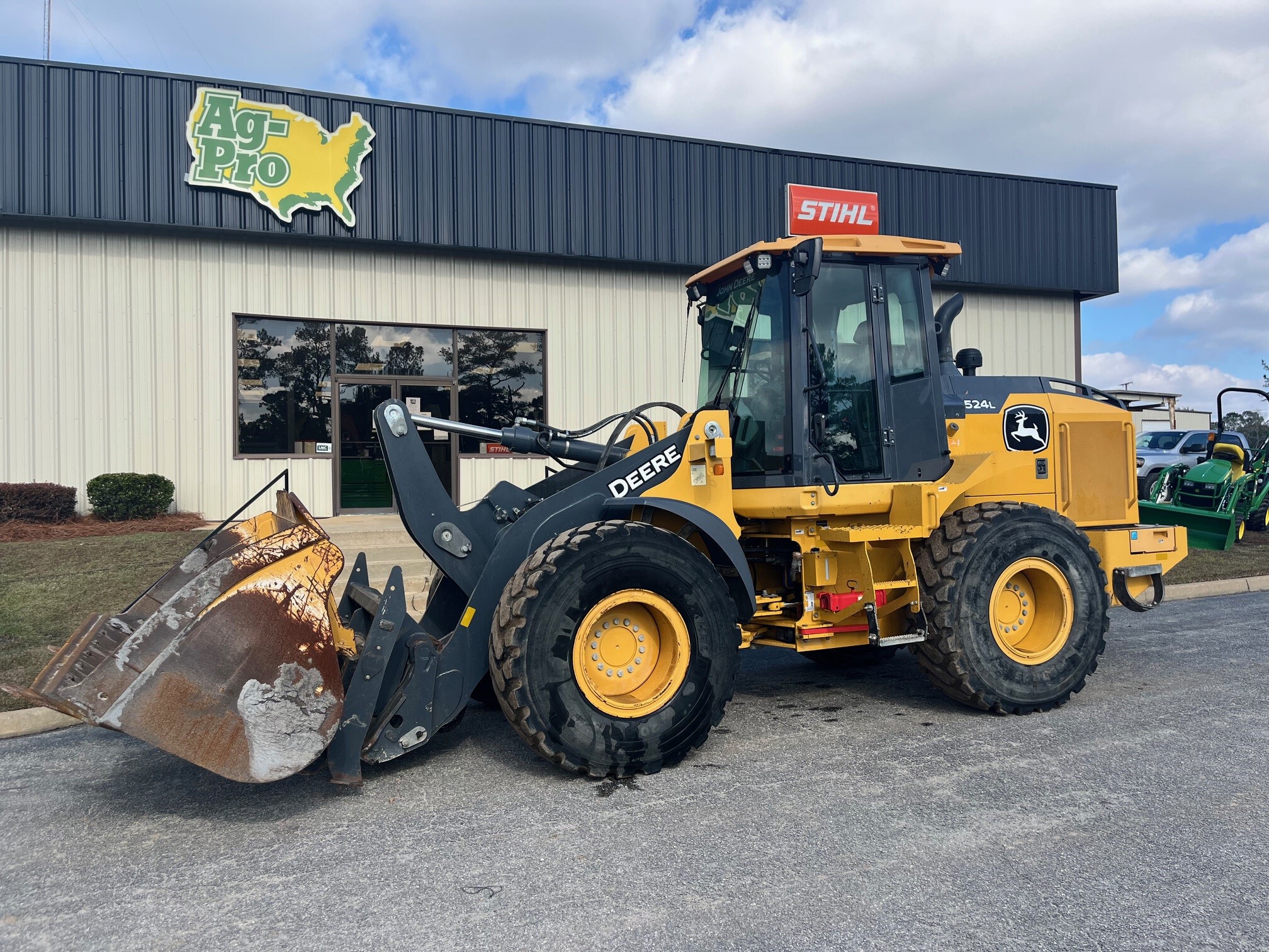 2021 John Deere 524L Image 1