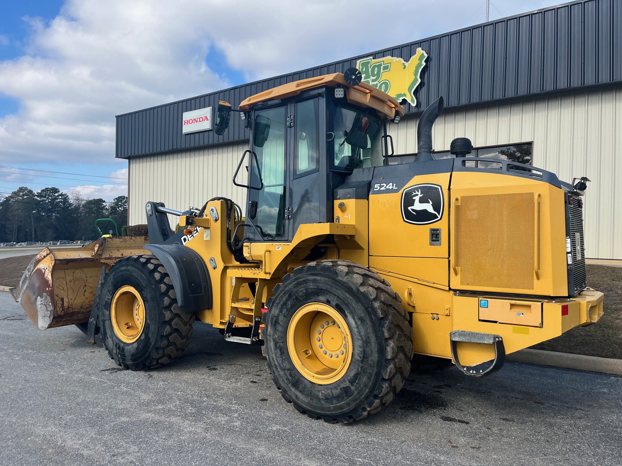 2021 John Deere 524L Image 2