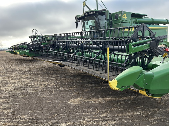 Used 2025 John Deere HDR 35 Combine Platforms at Horizon Ag & Turf in Lloydminster, AB - Photo2
