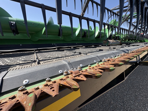 Used 2025 John Deere HDR 35 Combine Platforms at Horizon Ag & Turf in Lloydminster, AB - Photo13