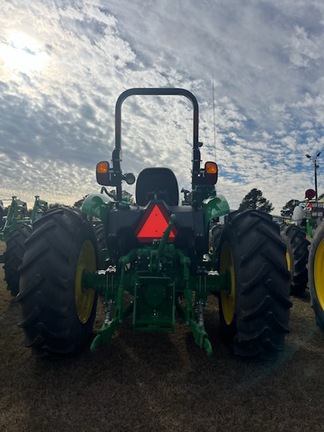2025 John Deere 5075E Photo 3