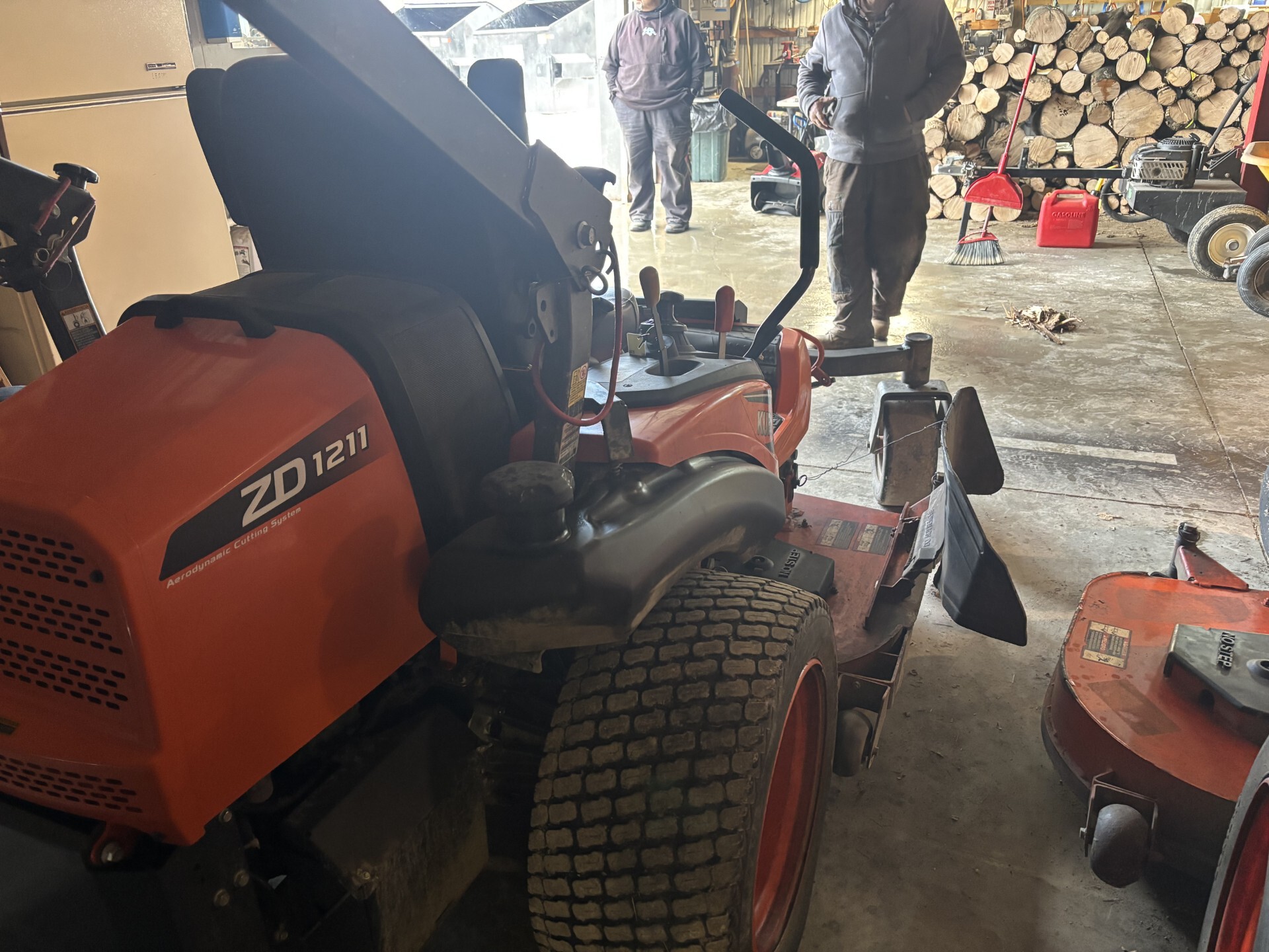 2019 Kubota ZD1211 Image 4