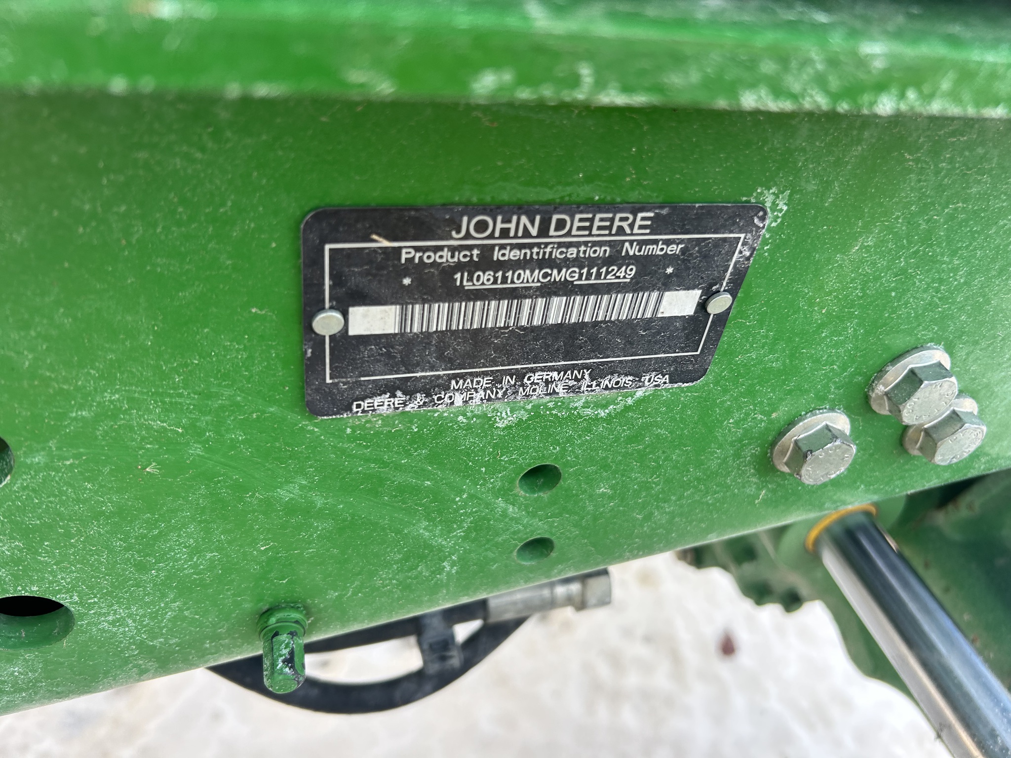2021 John Deere 6110M Image 8