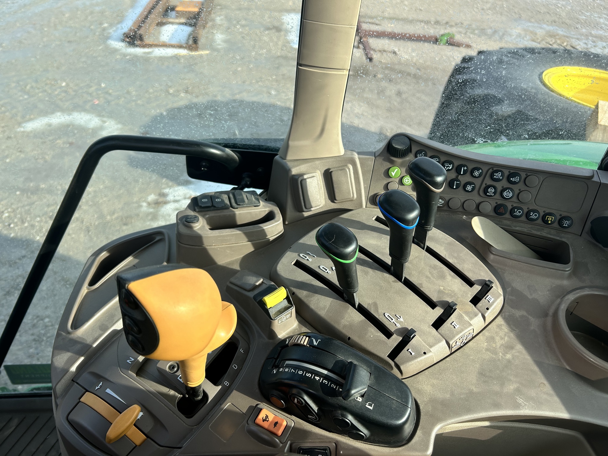 2021 John Deere 6110M Image 9