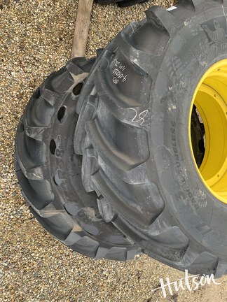 Photo of Michelin 800/70R38