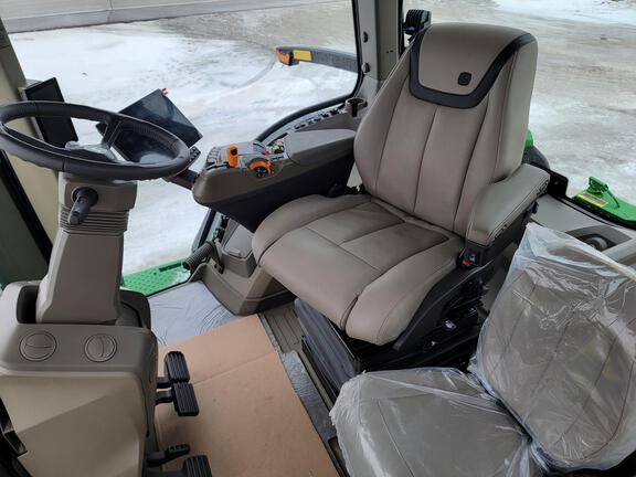 2025 John Deere 8R 410 - Photo12