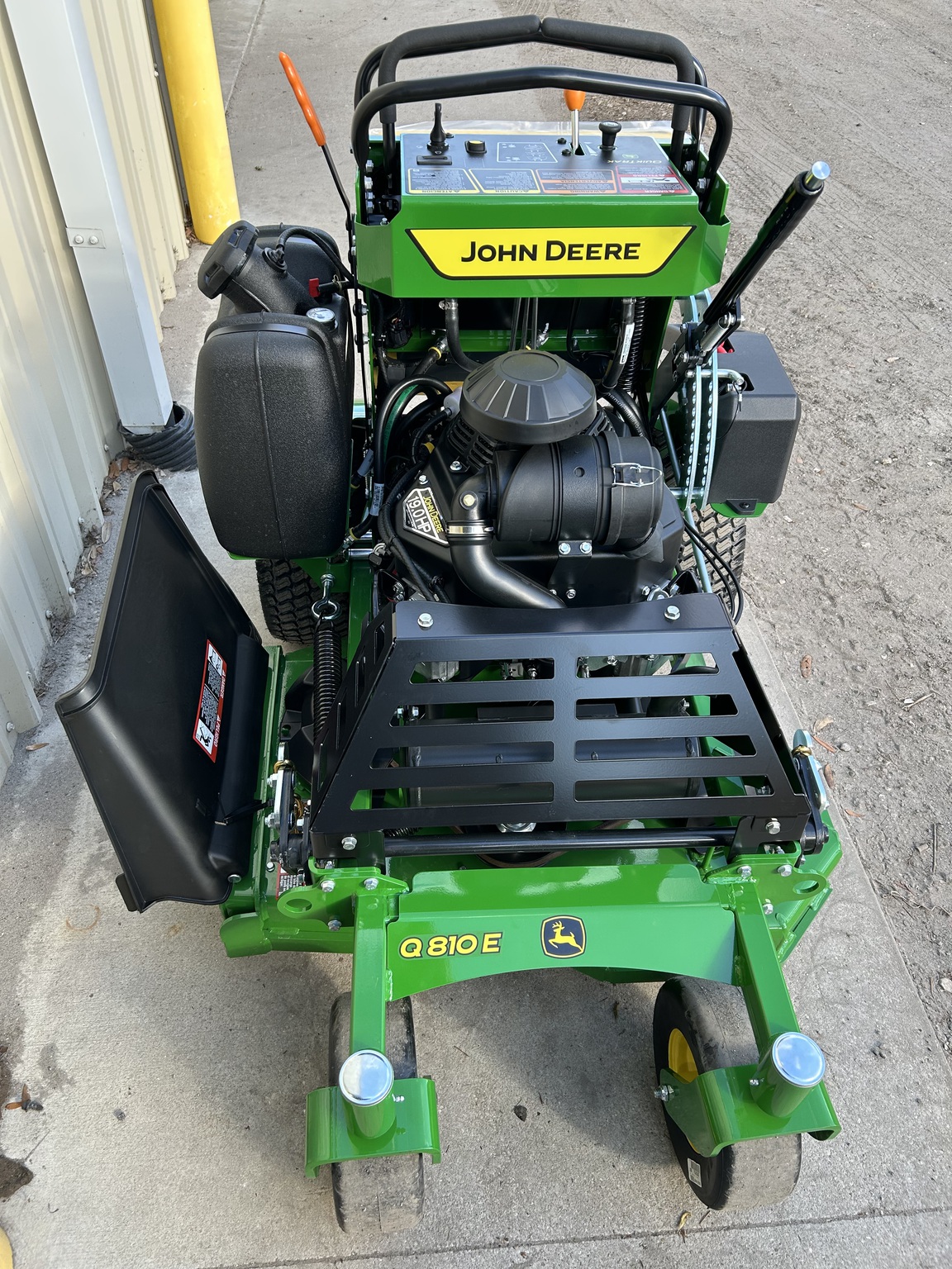 2026 John Deere Q810E Image 2