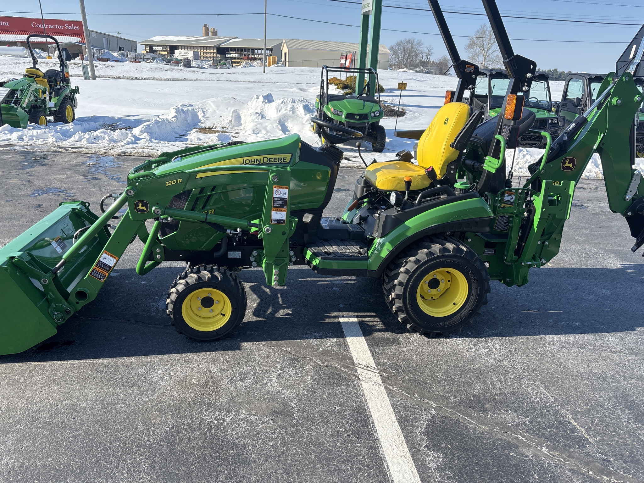 New In-Stock 2024 John Deere 1025R Compact Utility Tractors at Koenig Equipment in Oxford, OH - PhotoXL1