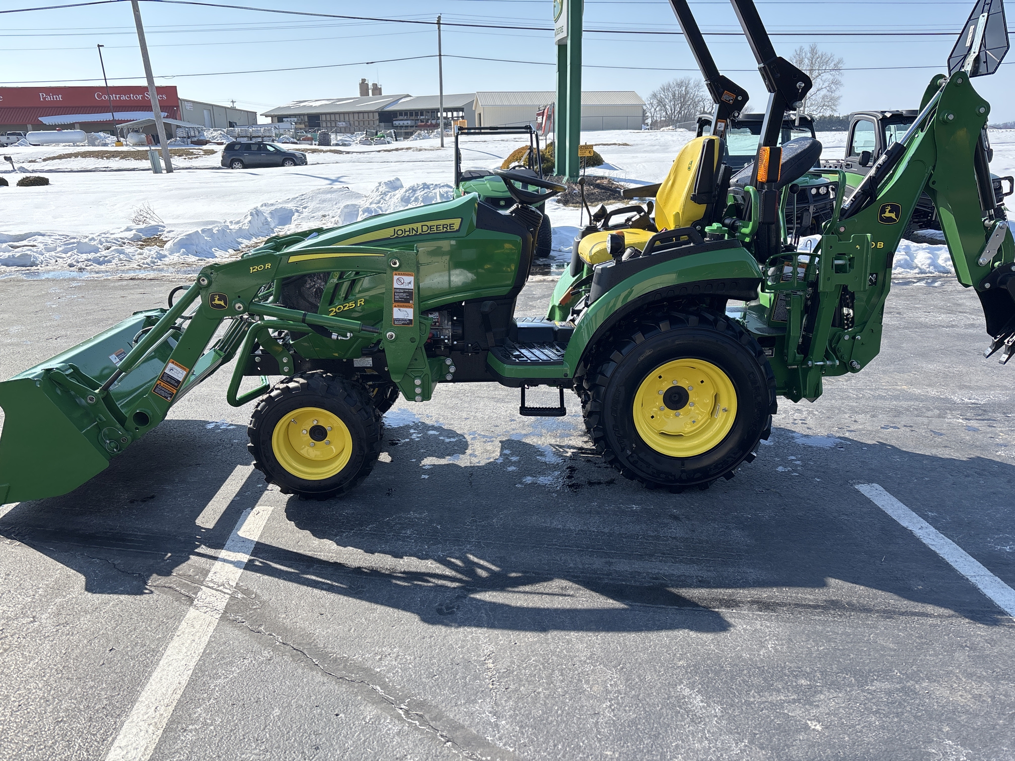 New In-Stock 2024 John Deere 2025R Compact Utility Tractors at Koenig Equipment in Oxford, OH - PhotoXL0
