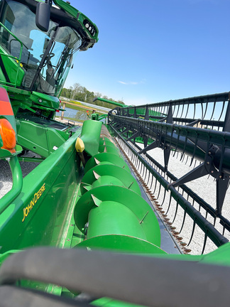 2011 John-Deere 635F