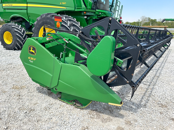 2011 John-Deere 635F