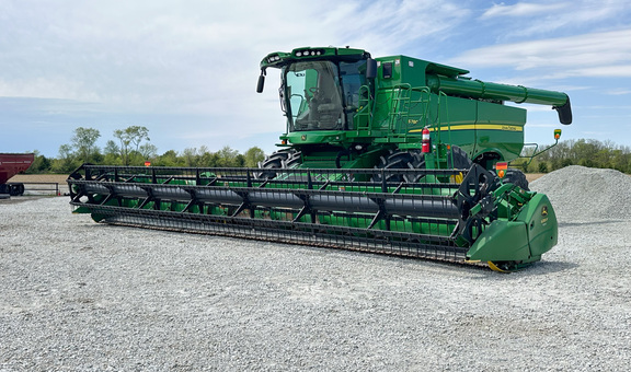 2011 John-Deere 635F