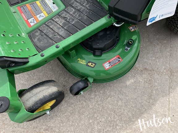 Photo of 2025 John Deere Z320R