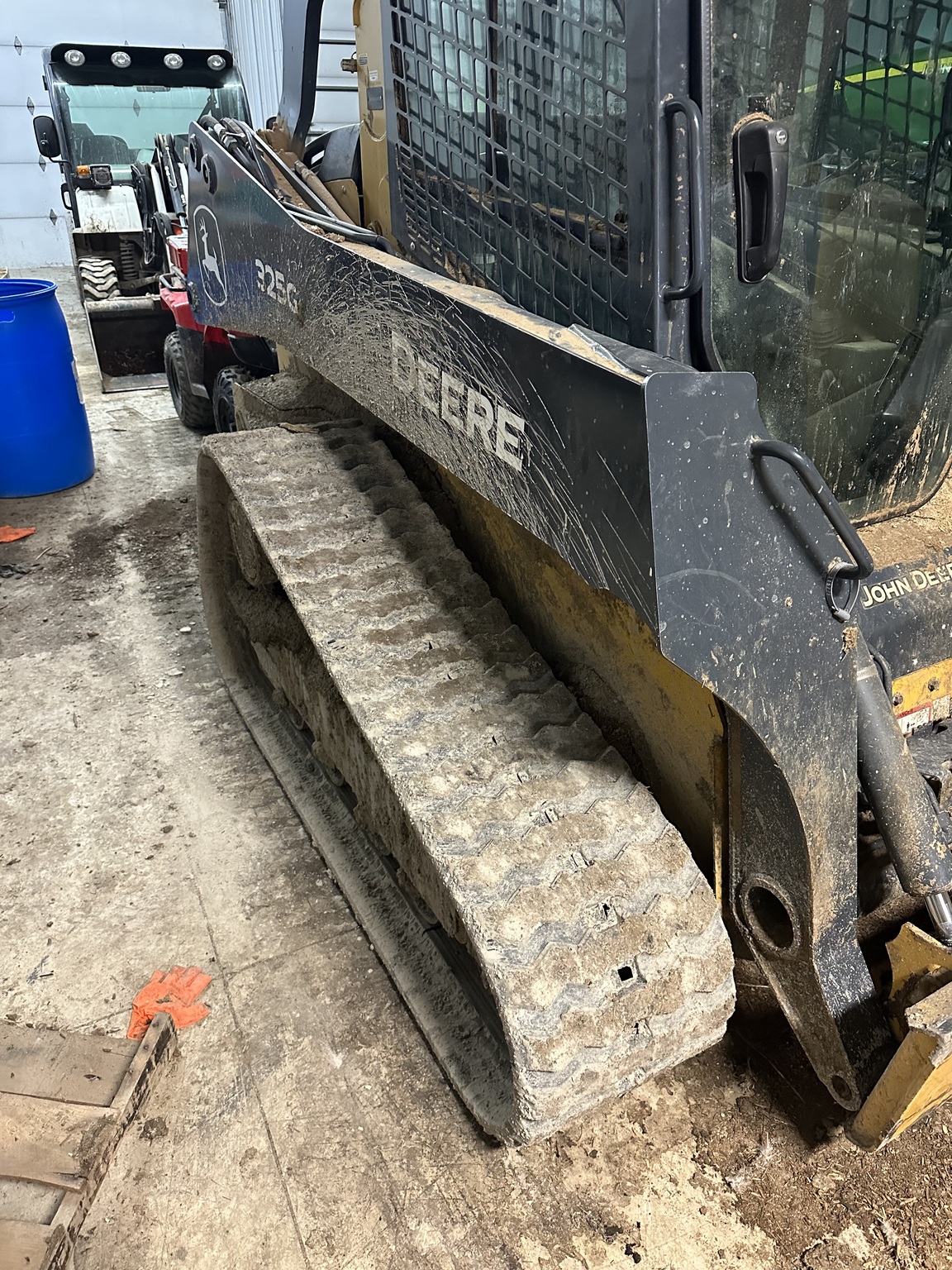 2020 John Deere 325G Image 4