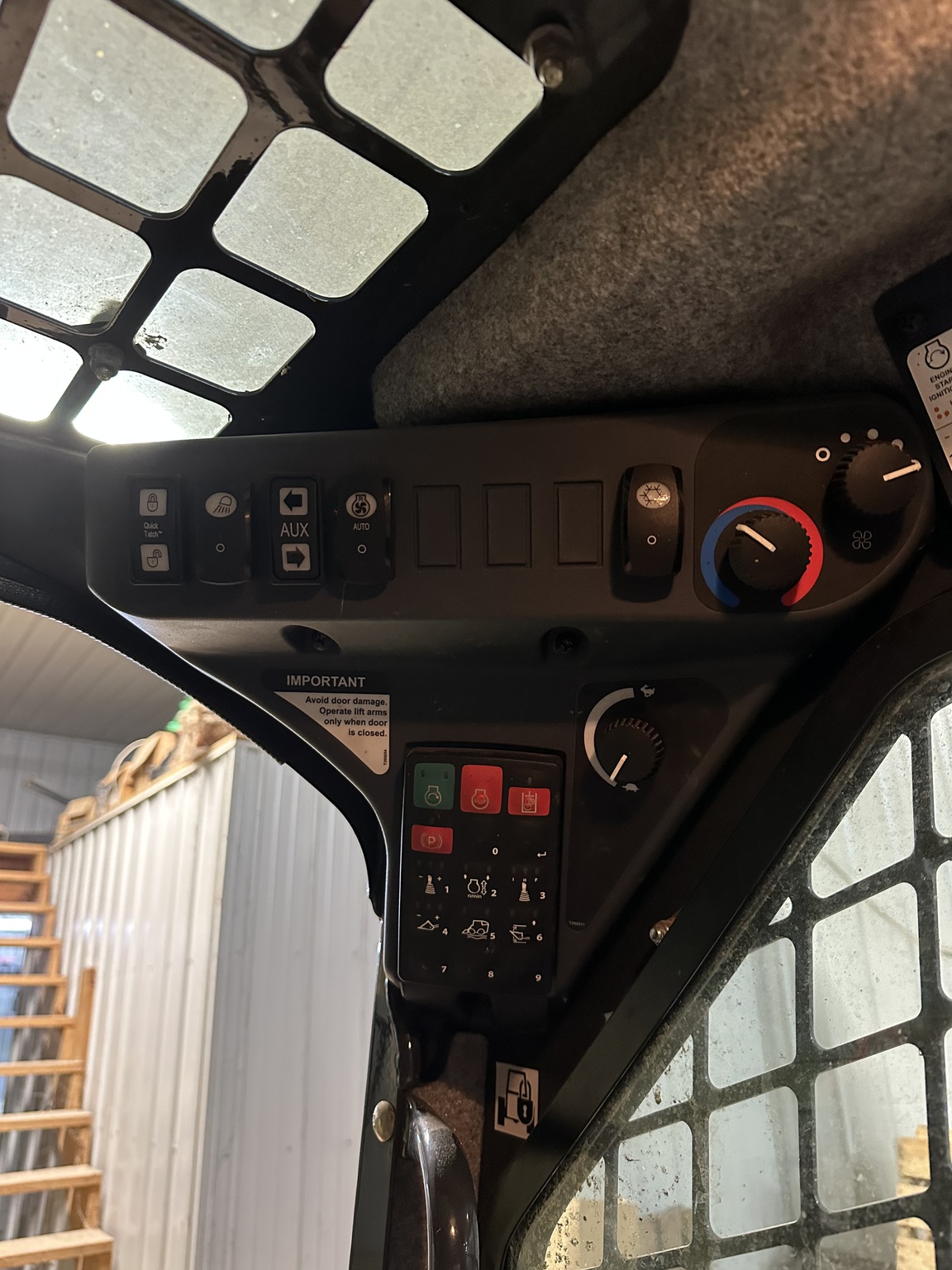 2020 John Deere 325G Image 5