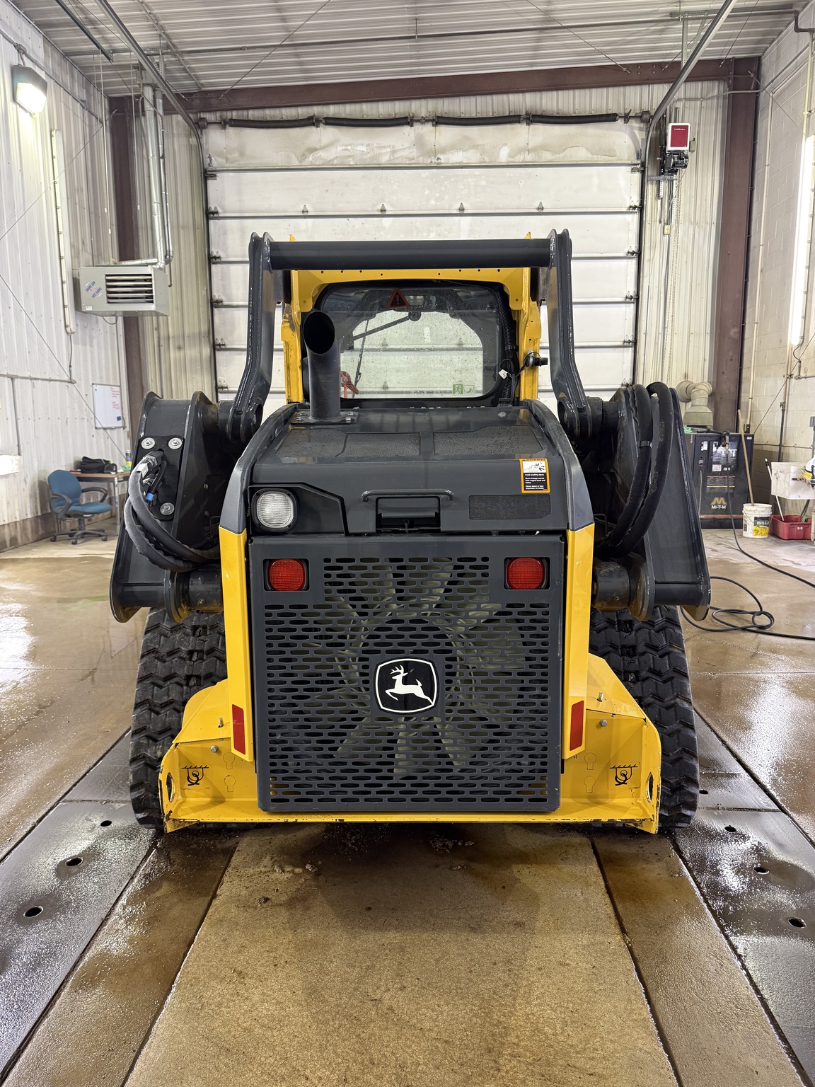 2020 John Deere 325G Image 2