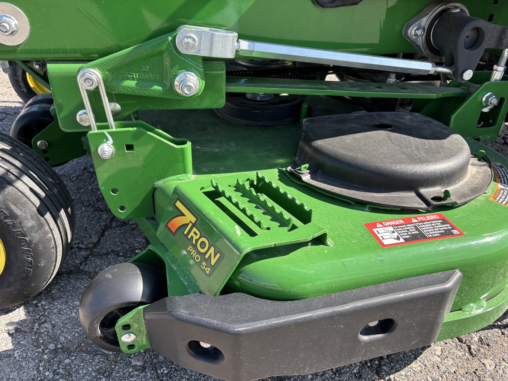 2023 John Deere Z930R at Heritage Tractor in Baldwin City, KS