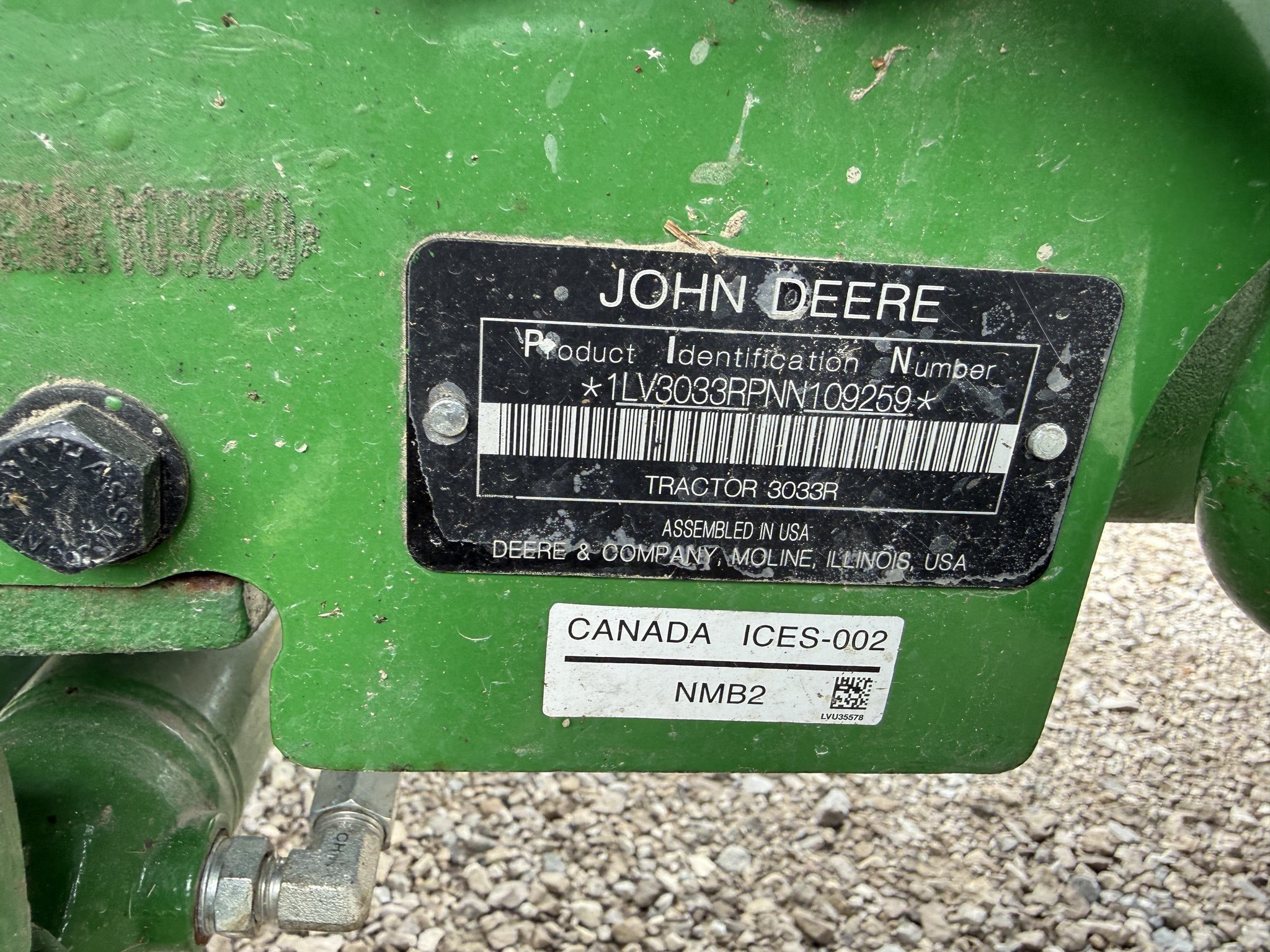2022 John Deere 3033R Image 8