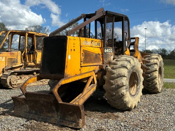 Photo of a 1987 John Deere 640D