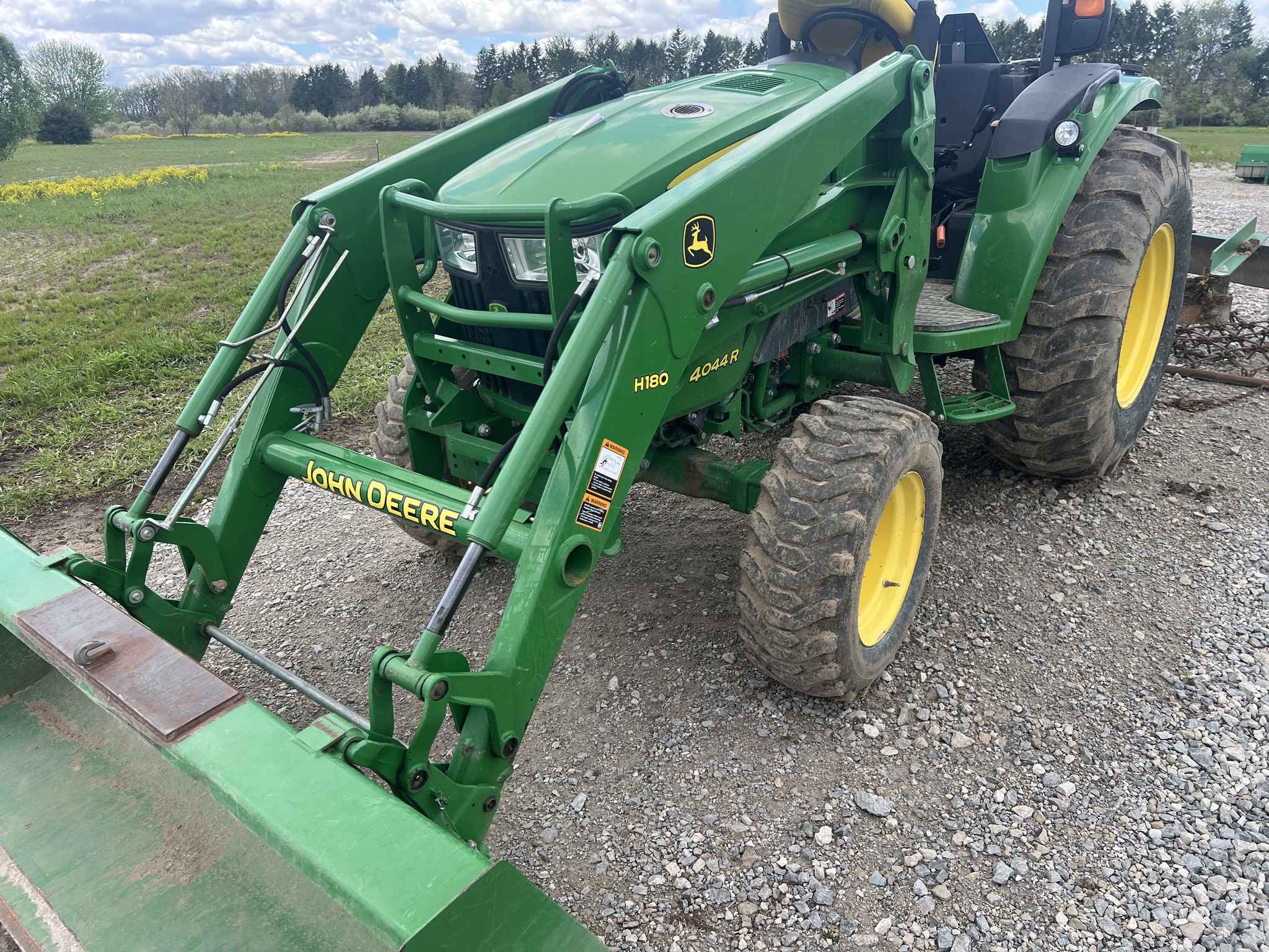 2016 John Deere 4044R Image 1