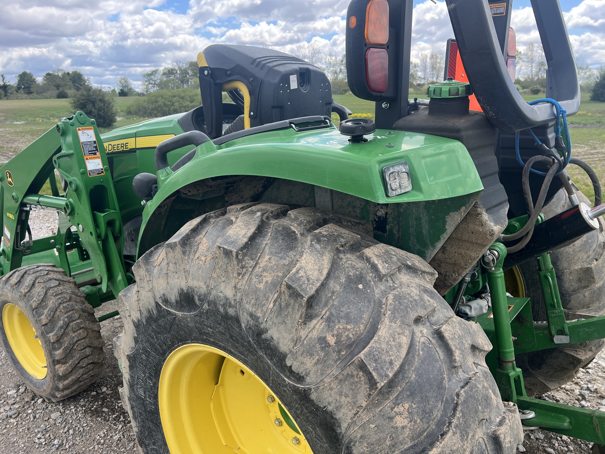 2016 John Deere 4044R Image 5