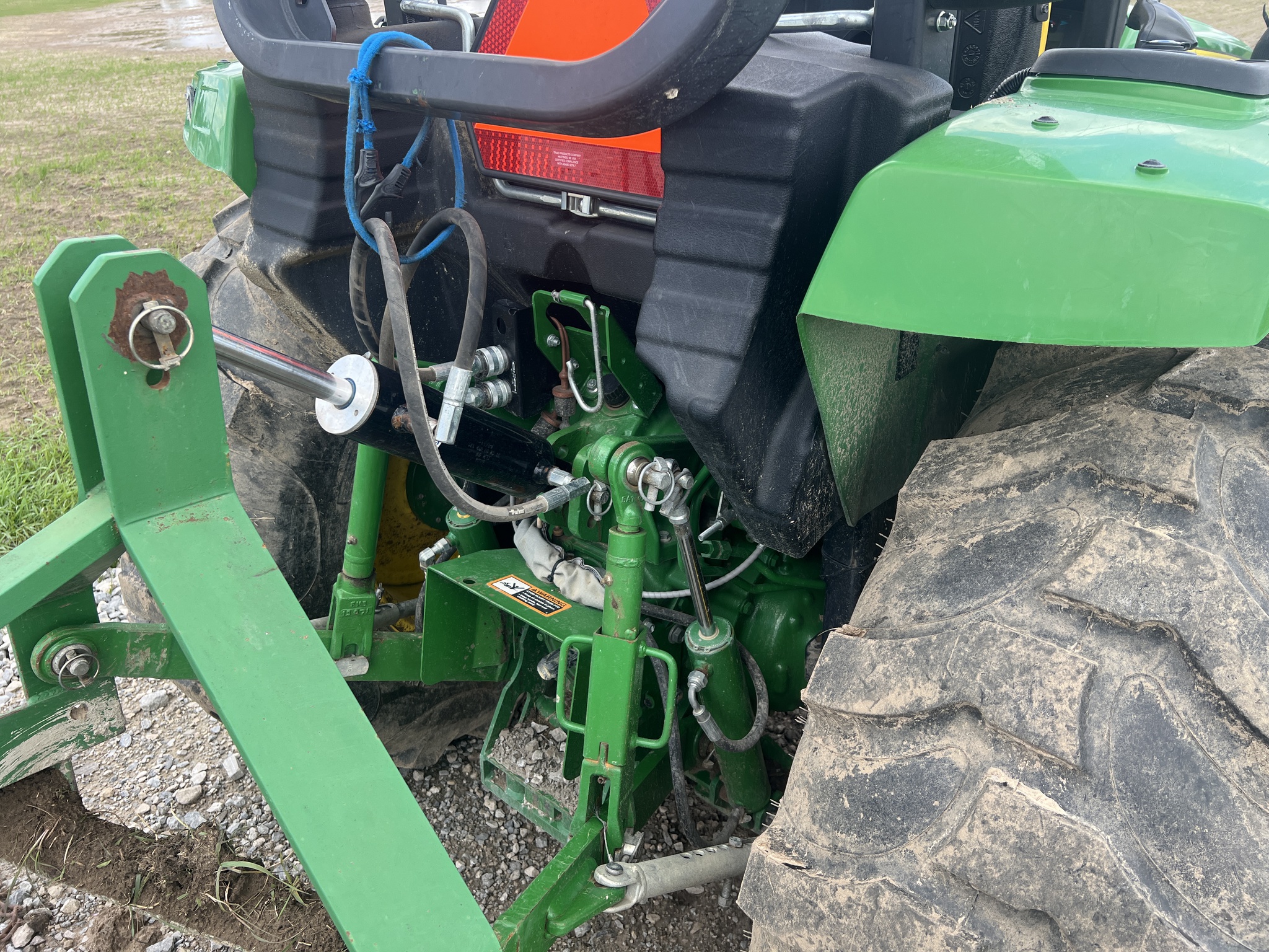 2016 John Deere 4044R Image 7