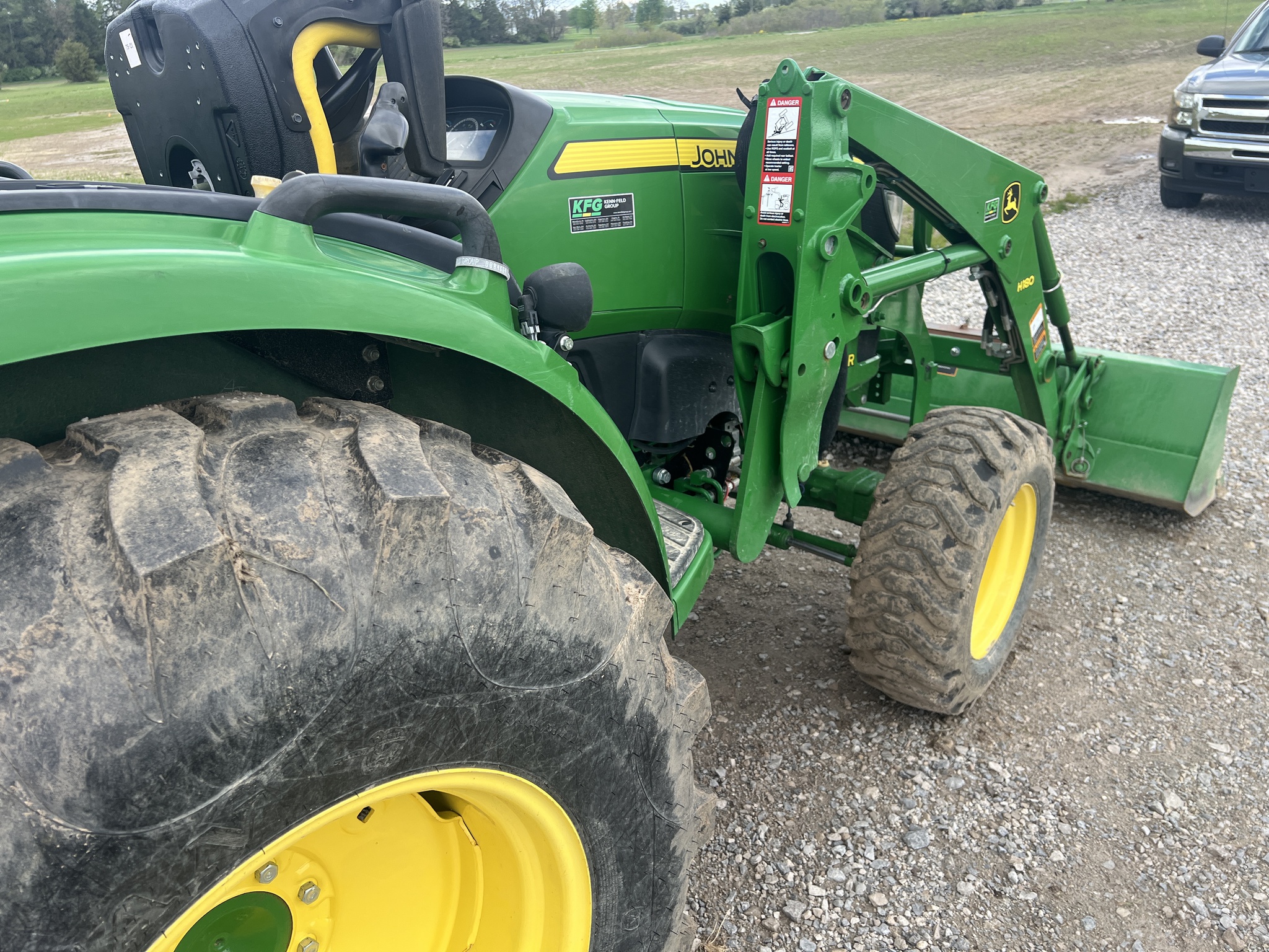 2016 John Deere 4044R Image 6