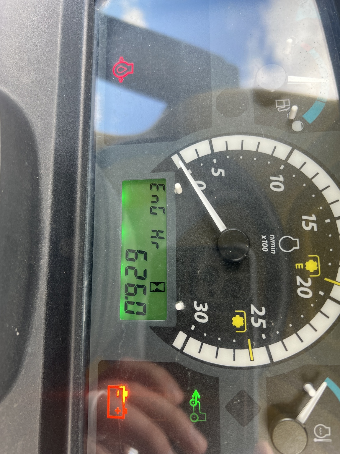 2016 John Deere 4044R Image 10
