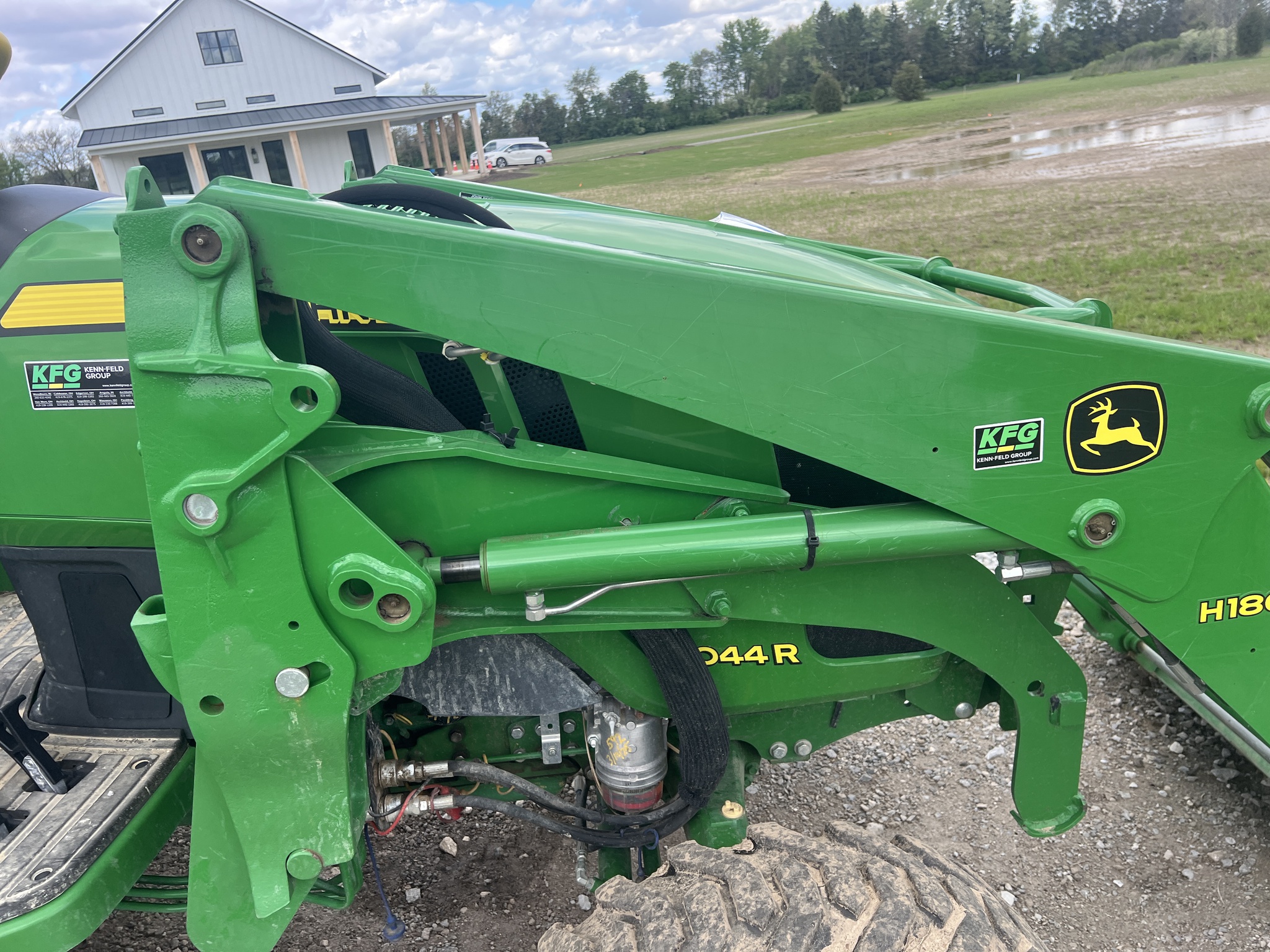 2016 John Deere 4044R Image 9