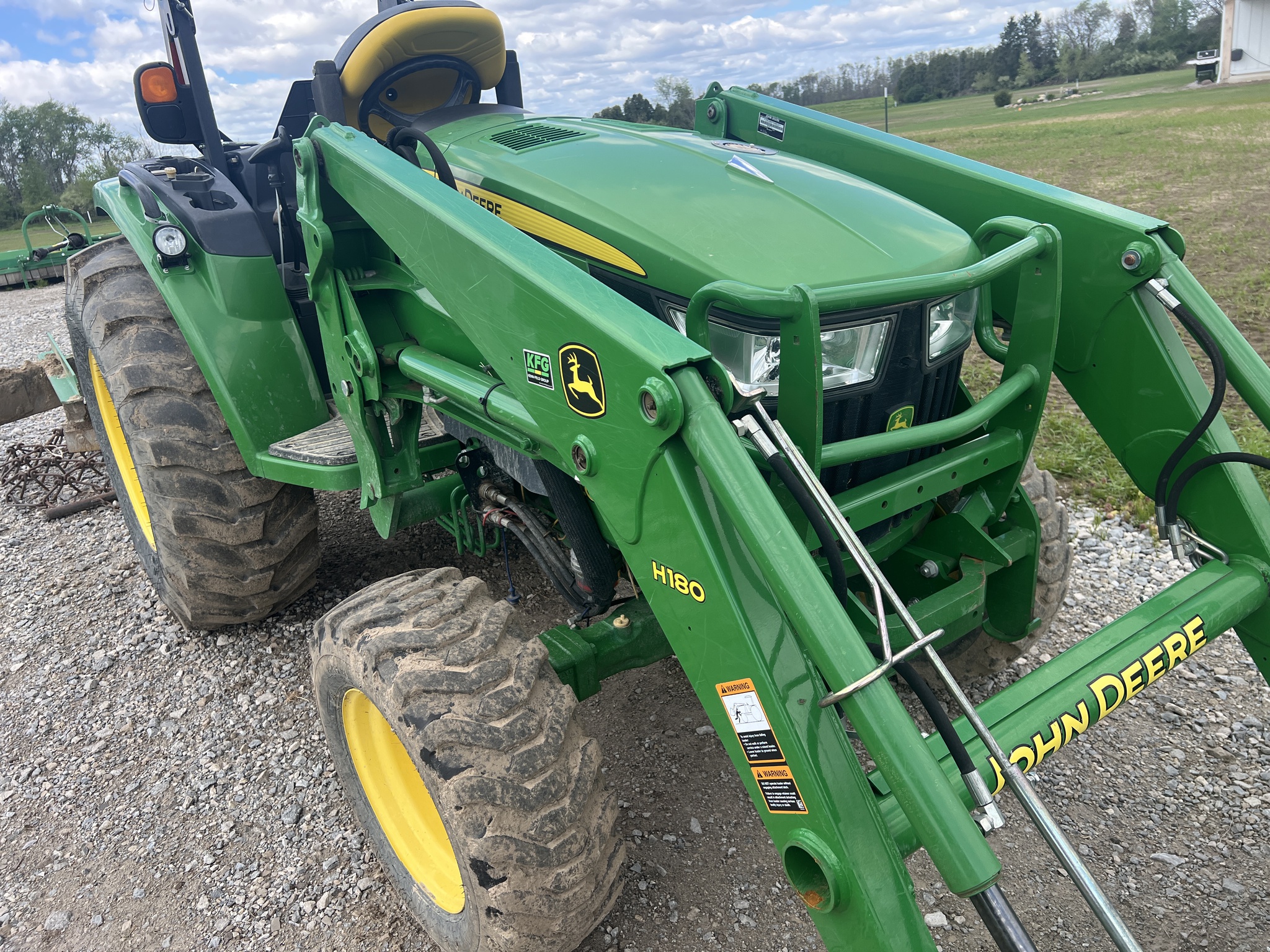2016 John Deere 4044R Image 3