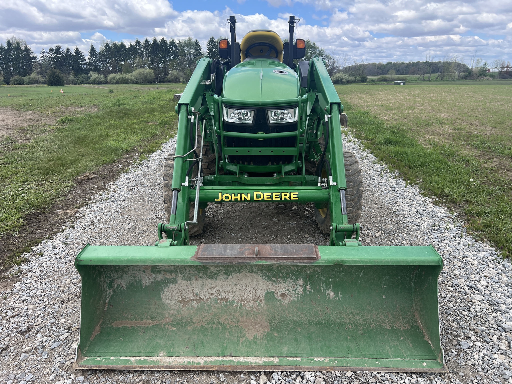 2016 John Deere 4044R Image 2