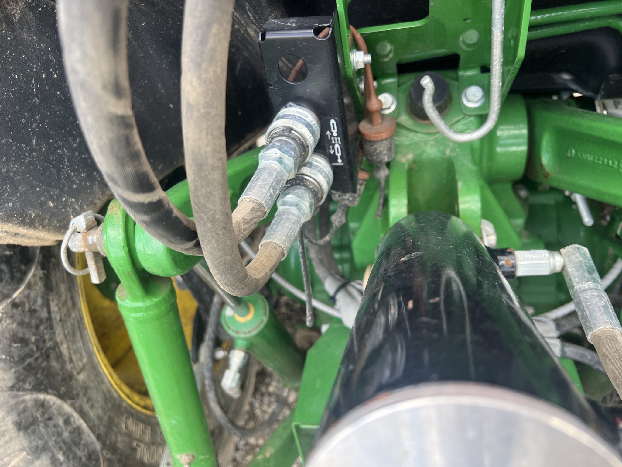 2016 John Deere 4044R Image 8