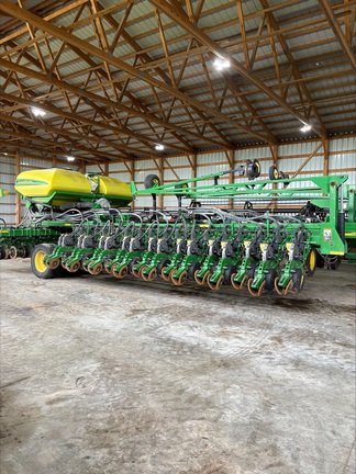 2011 John-Deere DB60